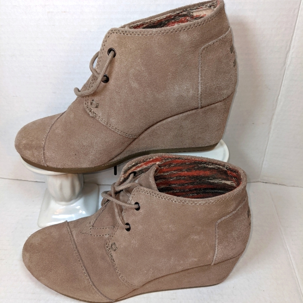 Tom's Suede Kala Desert Booties size 7